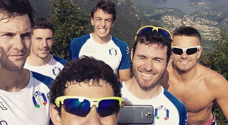 Il selfie dei ragazzi al lavoro sullo Stelvio