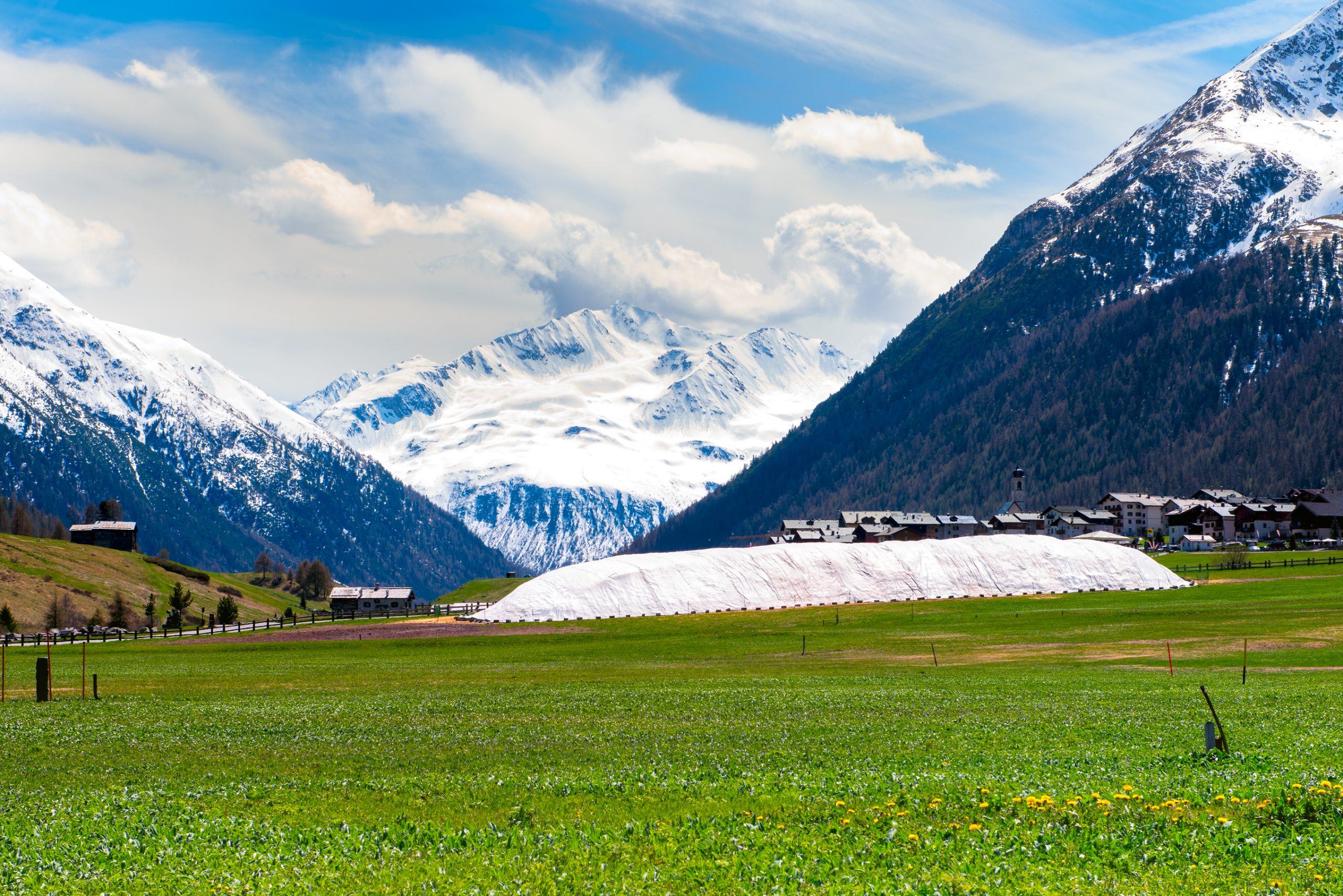Lo snowfarming permette di conservare in estate la neve invernale.