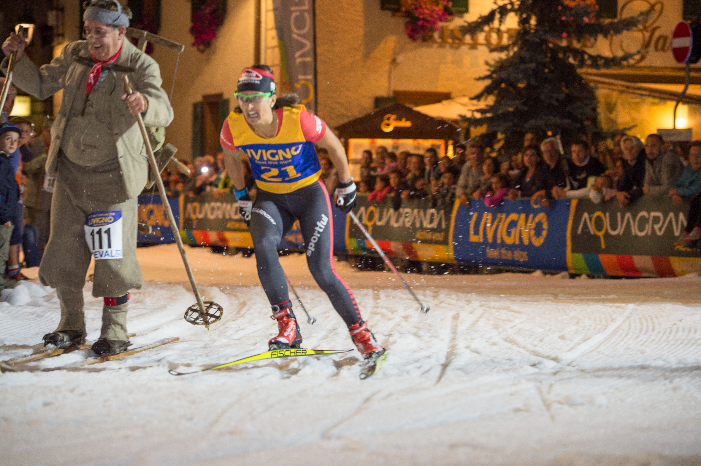 Il caratteristico Trofeo delle Contrade è uno spettacolo che mischia la tradizione e l'agonismo tipici della disciplina dello sci di fondo. 